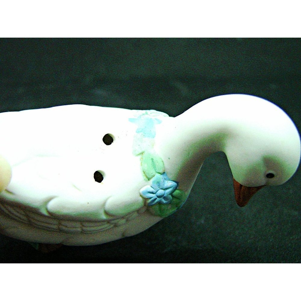 Vintage Ceramic White Duck Salt Pepper Shaker Decorative Flowers 3.5x3" Single - Picture 6 of 10